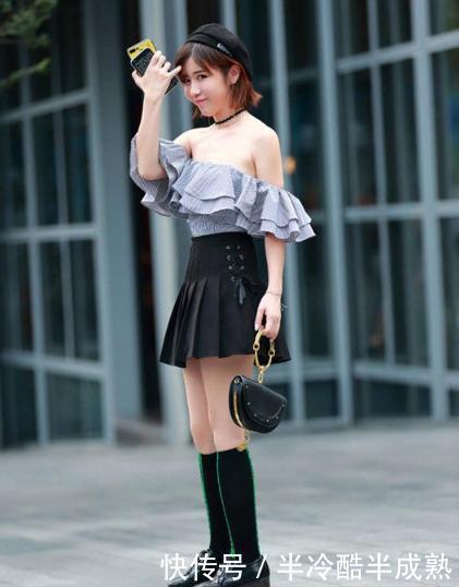 迷人|一字肩皱褶衫搭配黑色短裙,气质迷人,时髦又洋气