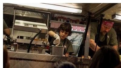 一位《落魄大厨》东山再起之旅，用美食治愈心灵