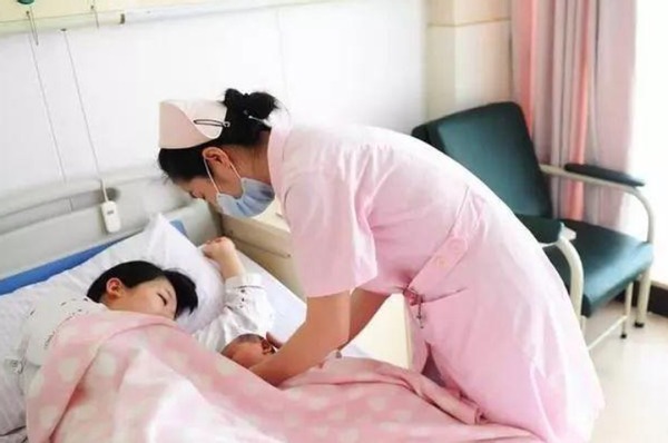 顺产|“最霸气产妇”火了,顺产完自己走回病房,网友:真是个神人