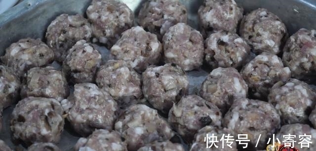 水淀粉|猪肉丸子最好吃的做法，简单美味又下饭，看看你喜欢吃不？