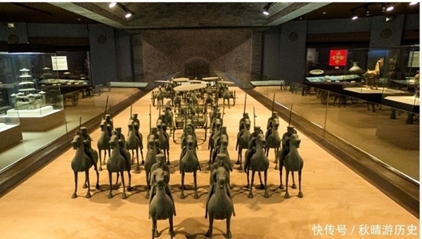 稀世国宝从大墓中出土,郭沫若欣喜作诗,周总理却冷冷说了几个字