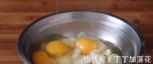 山药好吃有诀窍,加3个鸡蛋,不炒不炖不凉拌,比吃大鱼大肉还香!