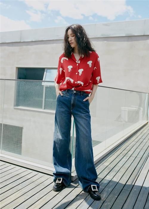 初春穿牛仔裤别配帆布鞋了！这“5双鞋”与牛仔裤更搭，时髦翻倍