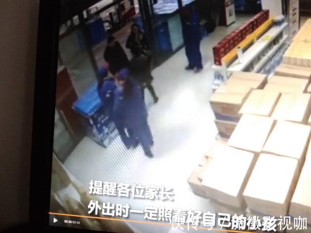 安全座椅|夫妻俩加完油踩着油门走了,留下孩子风中凌乱这是亲爹妈