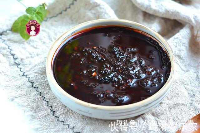 教你一款万能香辣酱，拌面卷饼炒肉丁全都用得上，每月我必熬2回