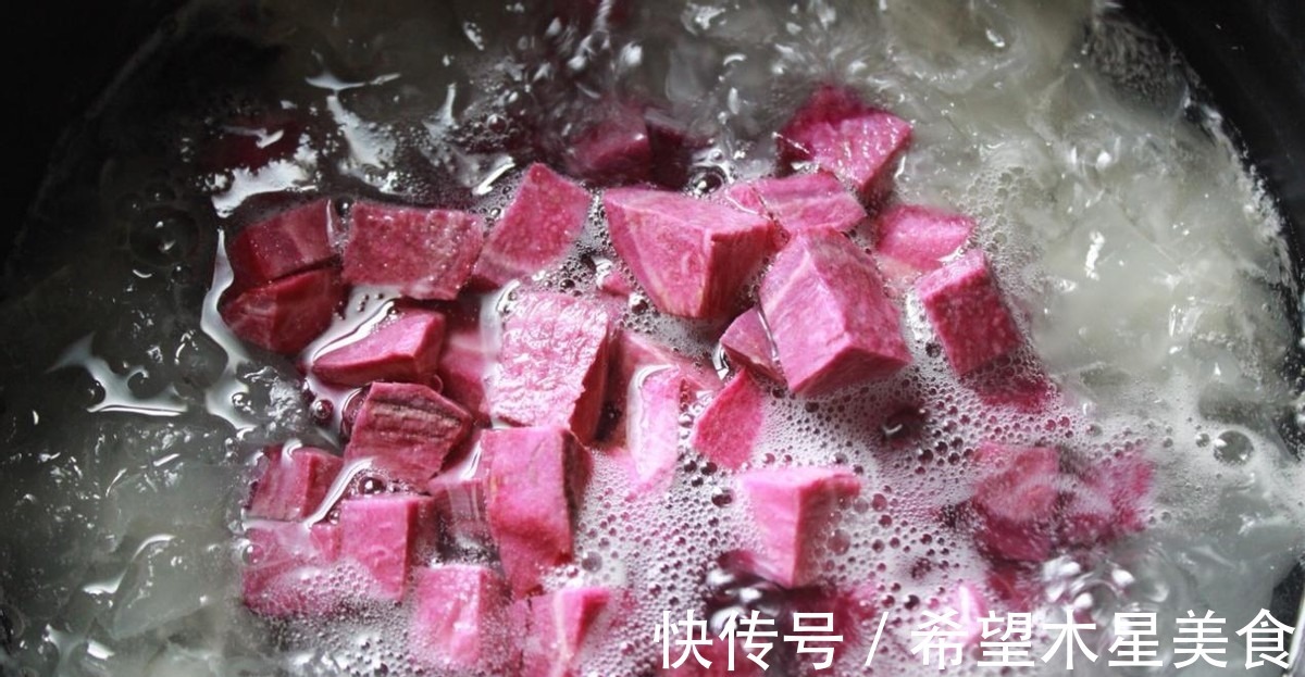 红枣|这是一道银耳羹,加了紫薯后更加香甜,营养更足!