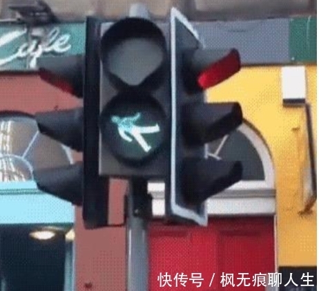 |搞笑笑话:哥们,看你摩托车坐垫就知道你还单身