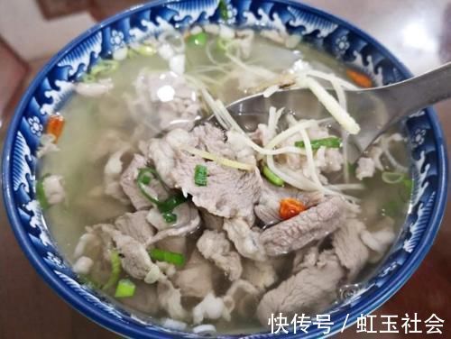 炖羊肉,香料越多越难吃,只放3样就够了,羊肉不膻,汤汁鲜美