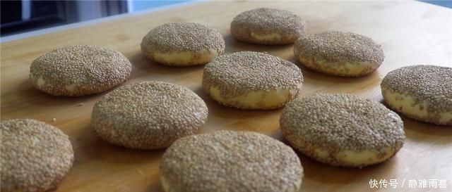 糯米粉这样做才好吃,外酥里软不粘牙,比油炸糕还简单