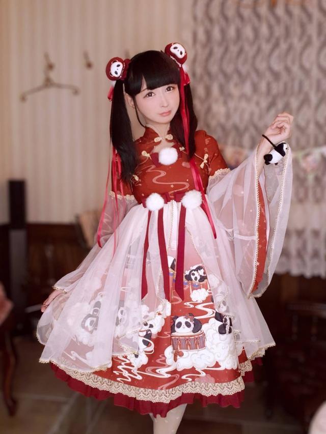 美腿|美女漫画家是伪娘!晒美腿卖自绘T恤真实年龄吓到网友:是大叔啊