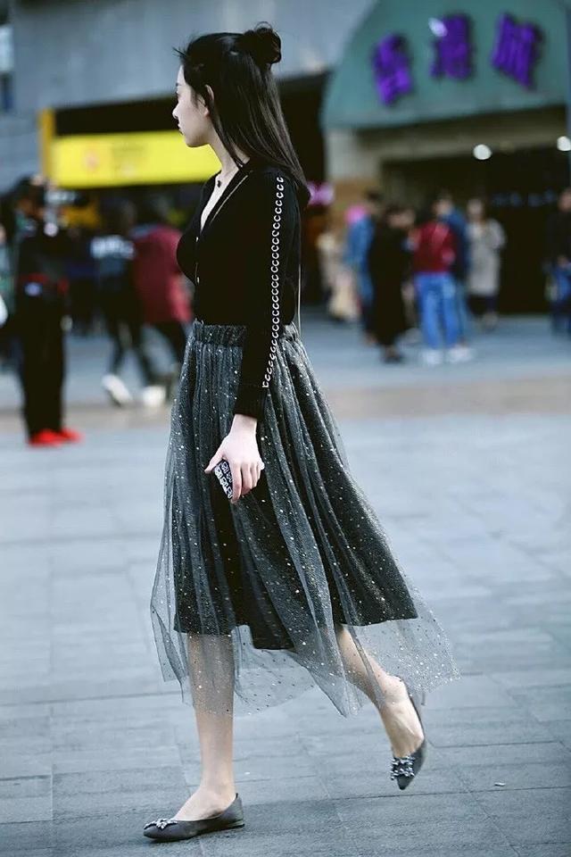 时尚|身材有些微胖的小姐姐,扎着一个小巧的马尾,看上去精致又时尚