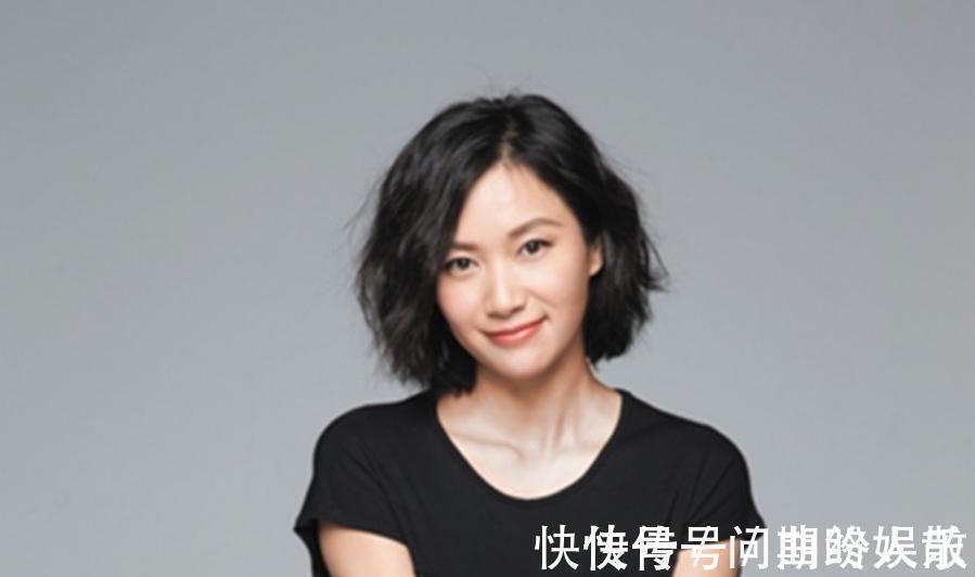 临摹#一女演员写了幅《兰亭序》,网友赞叹不已,专家:毫无书法价值