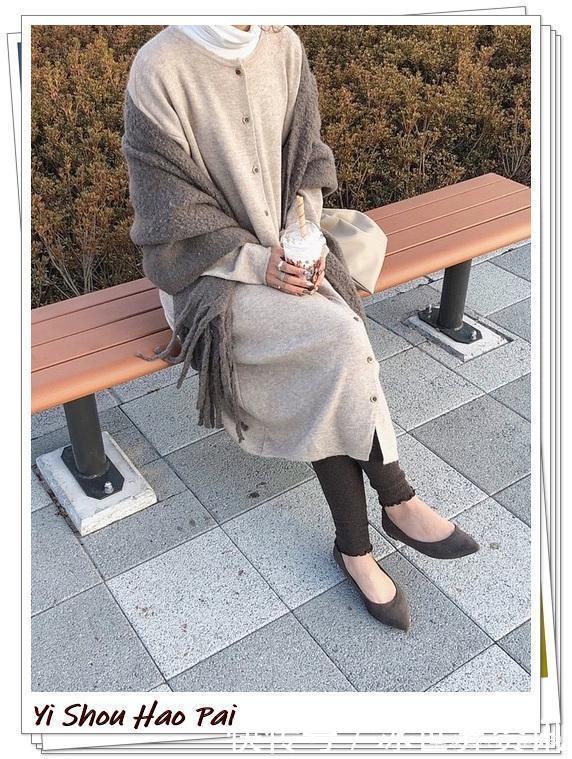 低调有气质!灰色围巾的搭配示例,简单穿搭立马变时尚