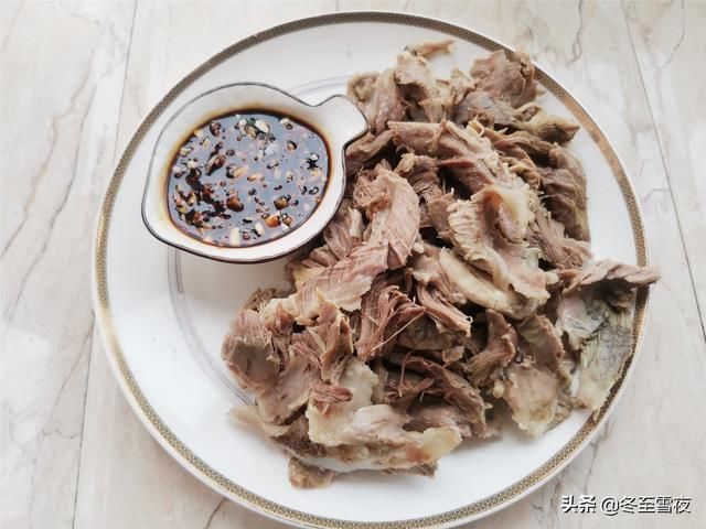 猪肉|三伏天，猪肉这样吃，做法简单，不油不腻，下酒下饭又解馋