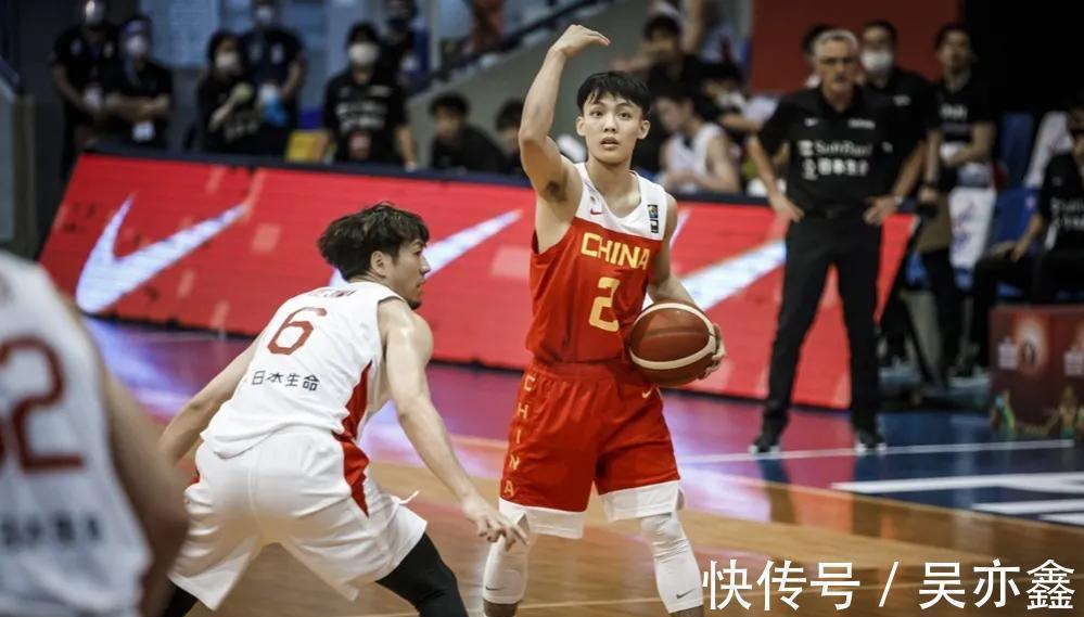 cb徐杰拉低CBA高度吗?路人王表示打爆徐杰,曹芳嘲笑徐杰赚钱太少