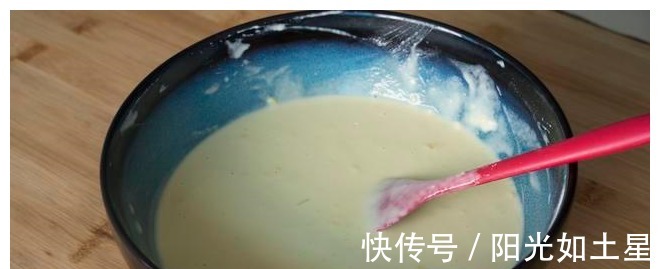 懒人版油饼做法,不用揉面,手不沾面,筷子一搅,外酥里软比肉香!