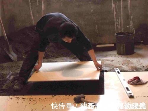 橡胶锤|为了省钱自己贴瓷砖，8个步骤轻松搞定，新手也能贴得很完美