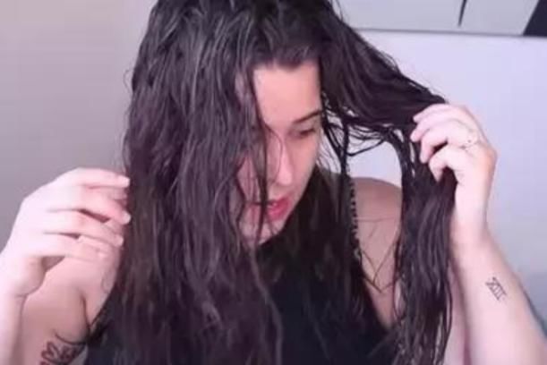 用可乐洗头，接下来会发生什么？国外超模亲自实验的