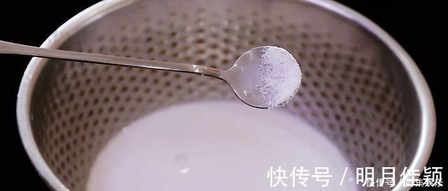 懒人|做凉皮太复杂了,教你一种懒人做法,掌握淀粉水的比例很重重要