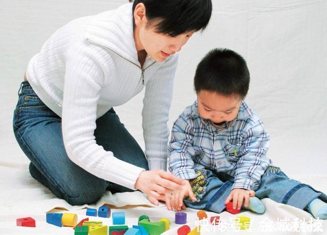 作业画|幼儿园老师留作业画妈妈睡着的样子,网友最后那张怕是要挨揍