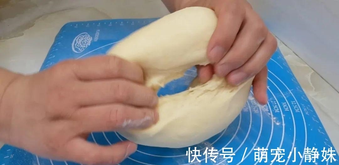 面粉又出新吃法，揉一揉锅里一扔，松软又香甜，比麻团面包都好吃