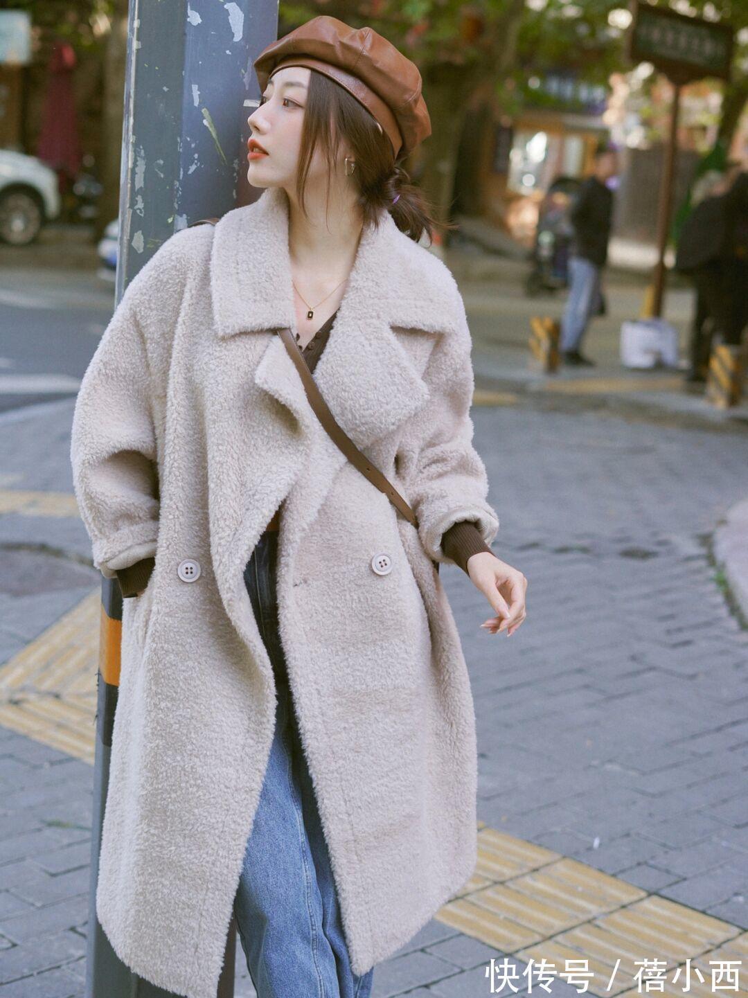 纯白色|冬天穿啥保暖又时髦?有这5款“羊羔毛外套”就够了,全身暖洋洋