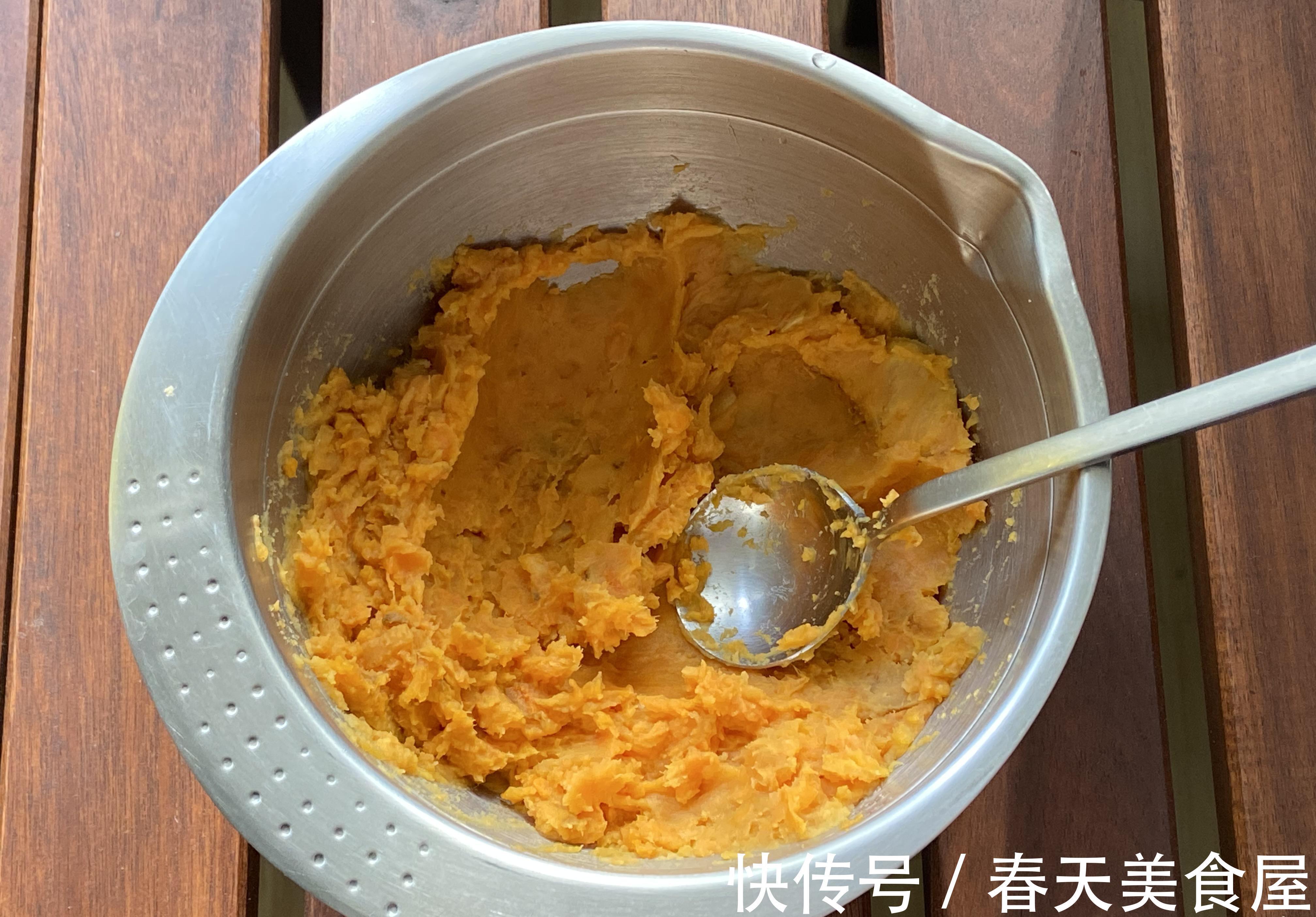 芝士|拉丝美味的奶香芝士焗红薯，口感香甜，是你拒绝不了的美食诱惑