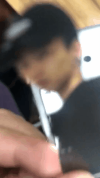 |搞笑GIF:小兄弟你这口罩从哪买的,我想给我女朋友也买一个