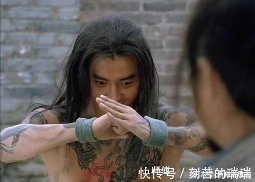 王进#《水浒传》中一低调高手，虽只出手过一次，但其两棍便放倒了史进