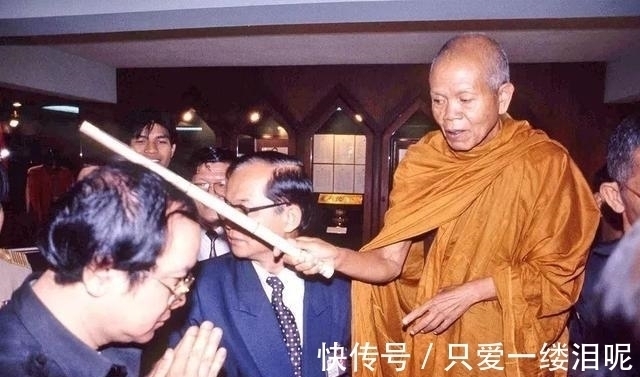 高僧!泰国最著名的活佛,募捐60亿泰铢巨款,就连泰国国王都要下跪叩拜