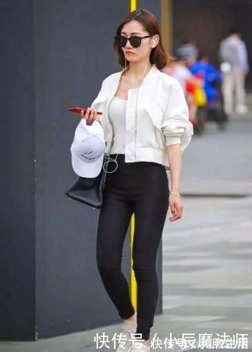 留意力 美女简洁的开衫搭配打底裤,配置的不一样,时尚又靓丽!