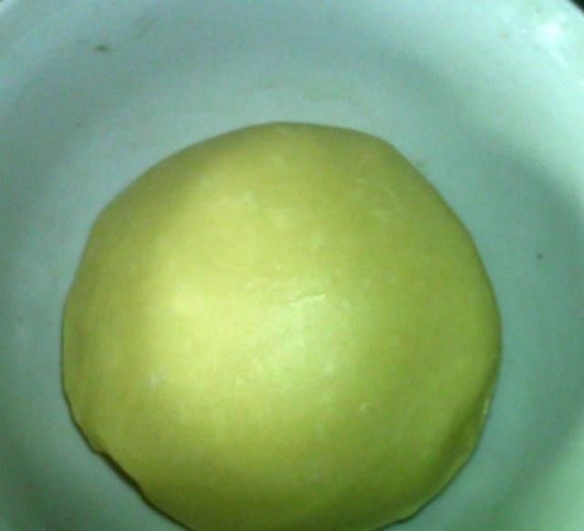 猕猴桃果酱面包,烘烤成金黄,看起来效果也还算不错