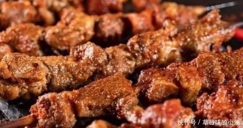  烤韭菜|烧烤摊辞职员工吃烧烤时，别吃3道菜，全都有“猫腻”