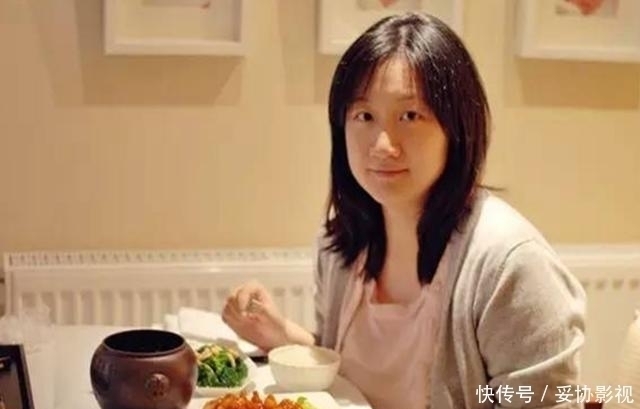 吉娜|“月子期”复工！吉娜身材仍完美，网友：媳妇坐月子，老公胖成球