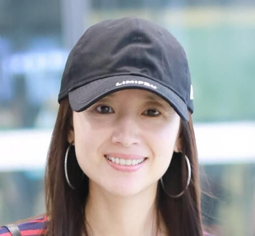 优雅|四十岁的女人适合戴什么样的耳环?珍珠耳环不错,复古优雅又高贵