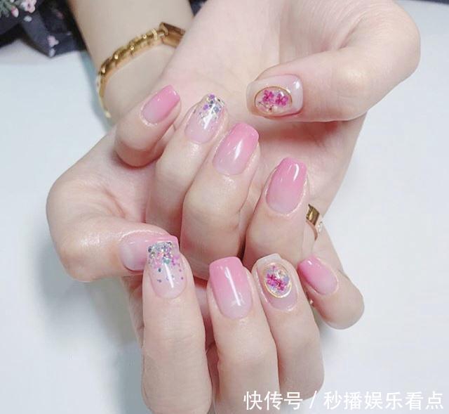 浪漫|浪漫的樱花季到了,赶快来跟女神们,get浪漫的仙女美甲吧