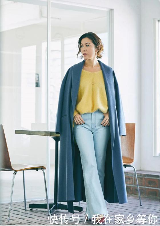 别小瞧了中年妈妈!你看看她们的打扮,优雅又时髦,一点也不服老