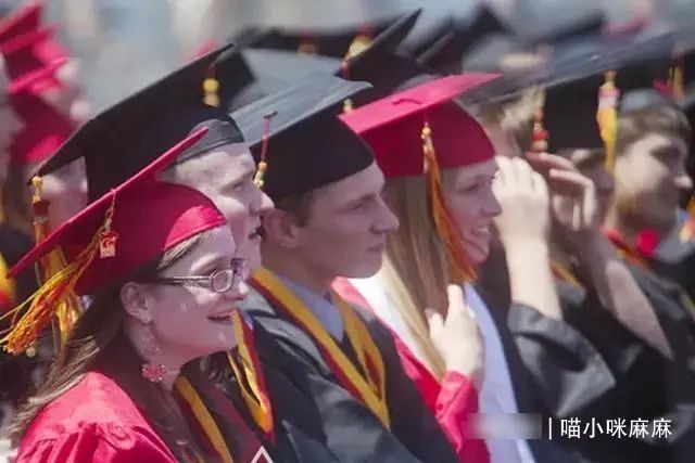 胎生|一胎生“一窝”是种什么体验?七胞胎一天用52片尿布,喝42瓶奶粉