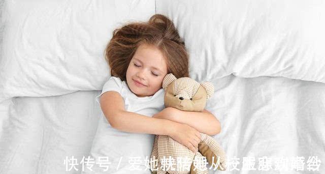 玩偶|“妈妈,我可以用枕头啦!”宝宝的三个表现,家长要留意需求了