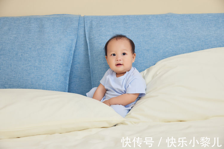 小宝宝|宝宝有12个“磨人”的特征,说明智商更高!妈妈别怕累反应高兴