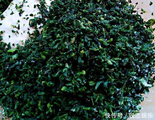  春天用这个菜炒鸡蛋，比韭菜炒鸡蛋好吃百倍，老公天天吵着让我做