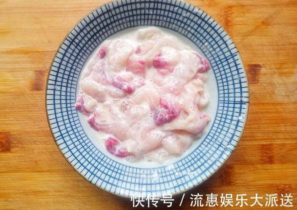 能喝上瘾的鱼肉汤做法，鲜香滑嫩，汤色红润更诱人