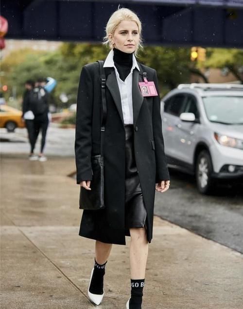 大衣里边穿什么更吸睛？试试“叠穿法”，时髦显品位