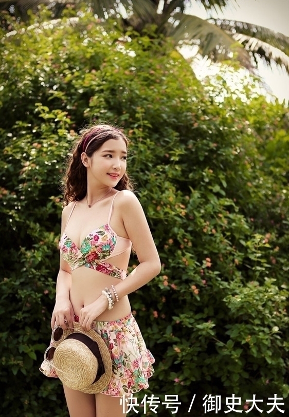 大长腿|比基尼泳衣小姐姐,清新活泼,更显女性时尚感