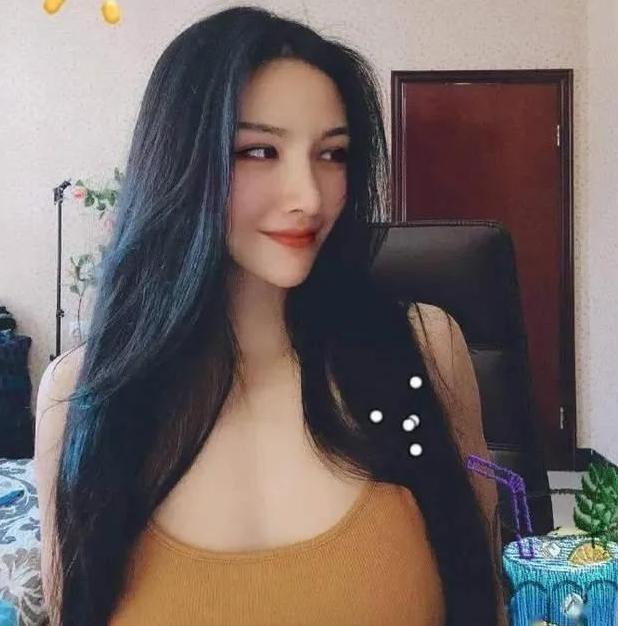 力量训练|健身达人曹烨岚,清纯美女,曼妙身姿使人眼红,坚持运动是关键