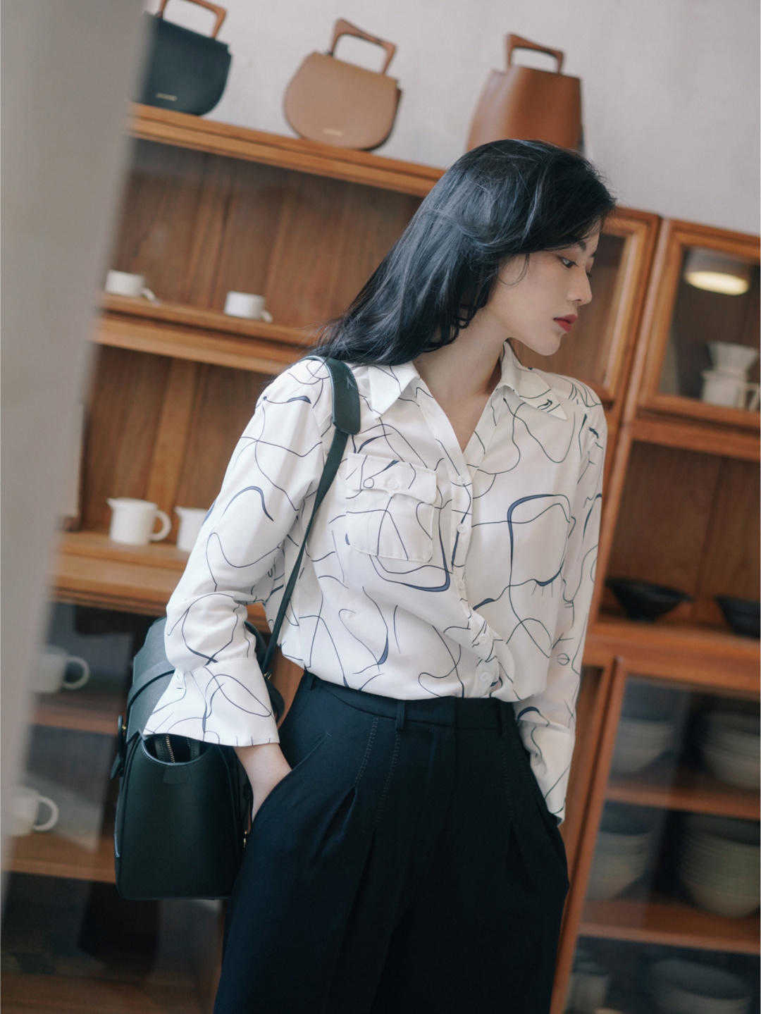 衣领|初春穿搭别错过黑白配,跟着博主这样穿,真的美极了