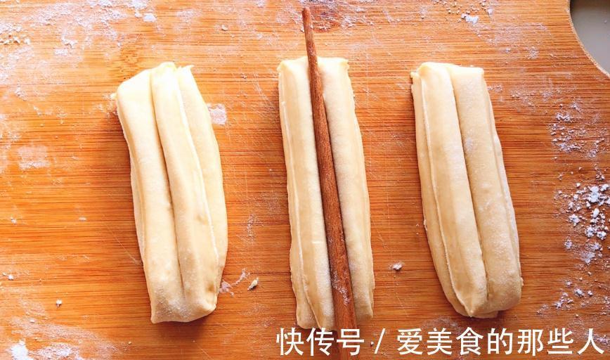 炸油条加酵母，难怪不好吃！教你正确做法，油条不僵硬，蓬松酥脆