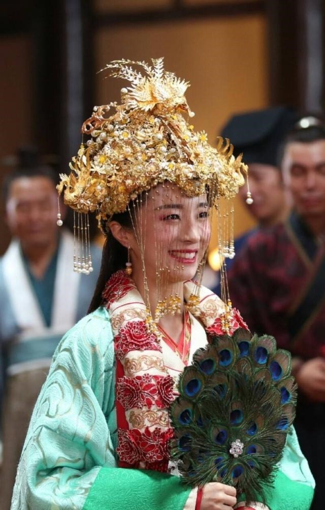 苏小暖|苏小暖《神医凰后》已落败,只因路非这本小说突然崛起,冲上榜首