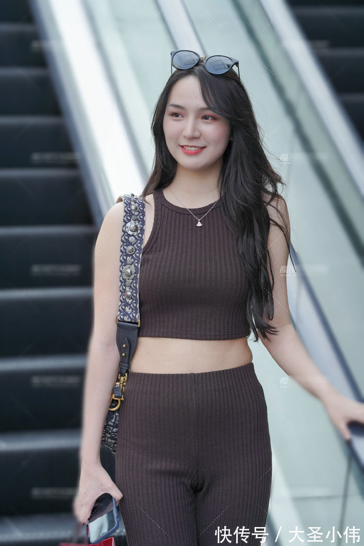 女生 美女街拍:爱穿搭的女生,追求的风格也是多种多样,但效果却很不错