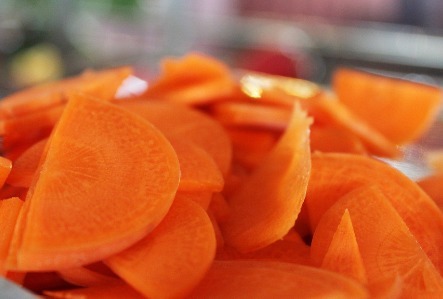 老少皆宜|胡萝卜和”它“一起煮,皱纹消失了,失眠也治好了,家长们了解下